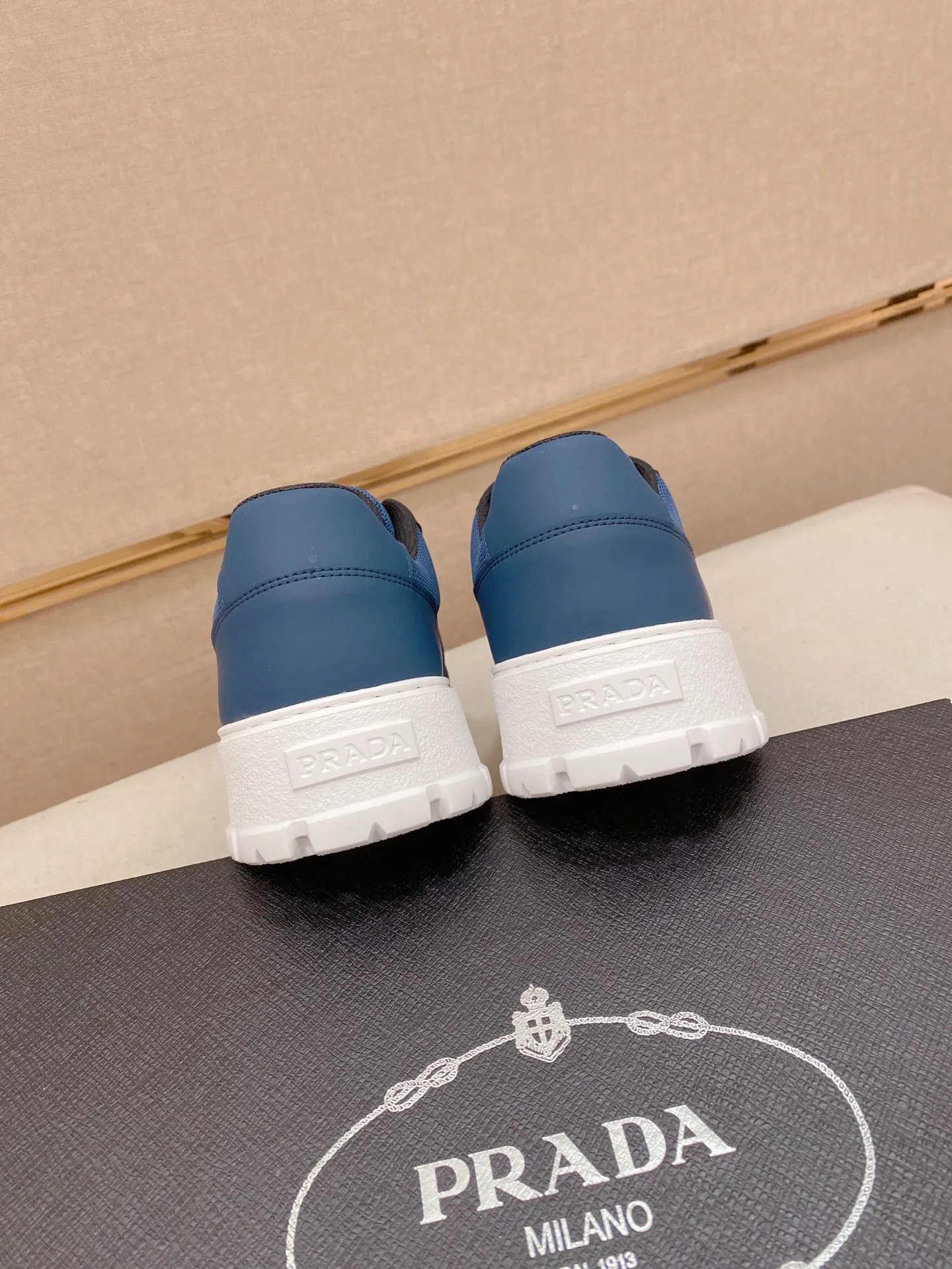 Men's men's shoes💰: 440💰[Prada～Prada] Trendy new styles are on the market. Same style as the official website. Counter quality. Original version. [Strong] [Strong] Imported selected first-layer cowhide. Comfortable and breathable sheepskin lining, fine workmanship, upper layer made of 100% pure cowhide, original last shape, comfortable on the feet, shoe sizes 38 to 44